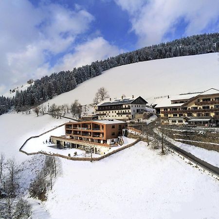 Hotel Schopfenhof San Candido Bagian luar foto