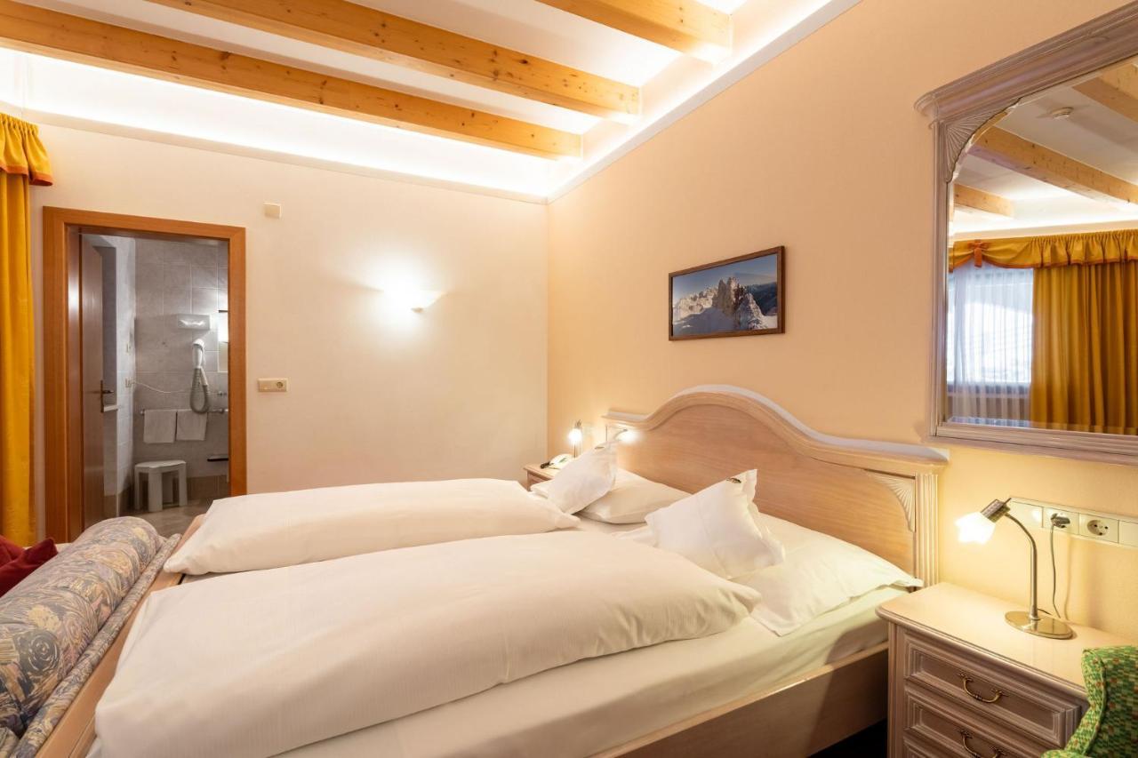Hotel Schopfenhof San Candido Bagian luar foto