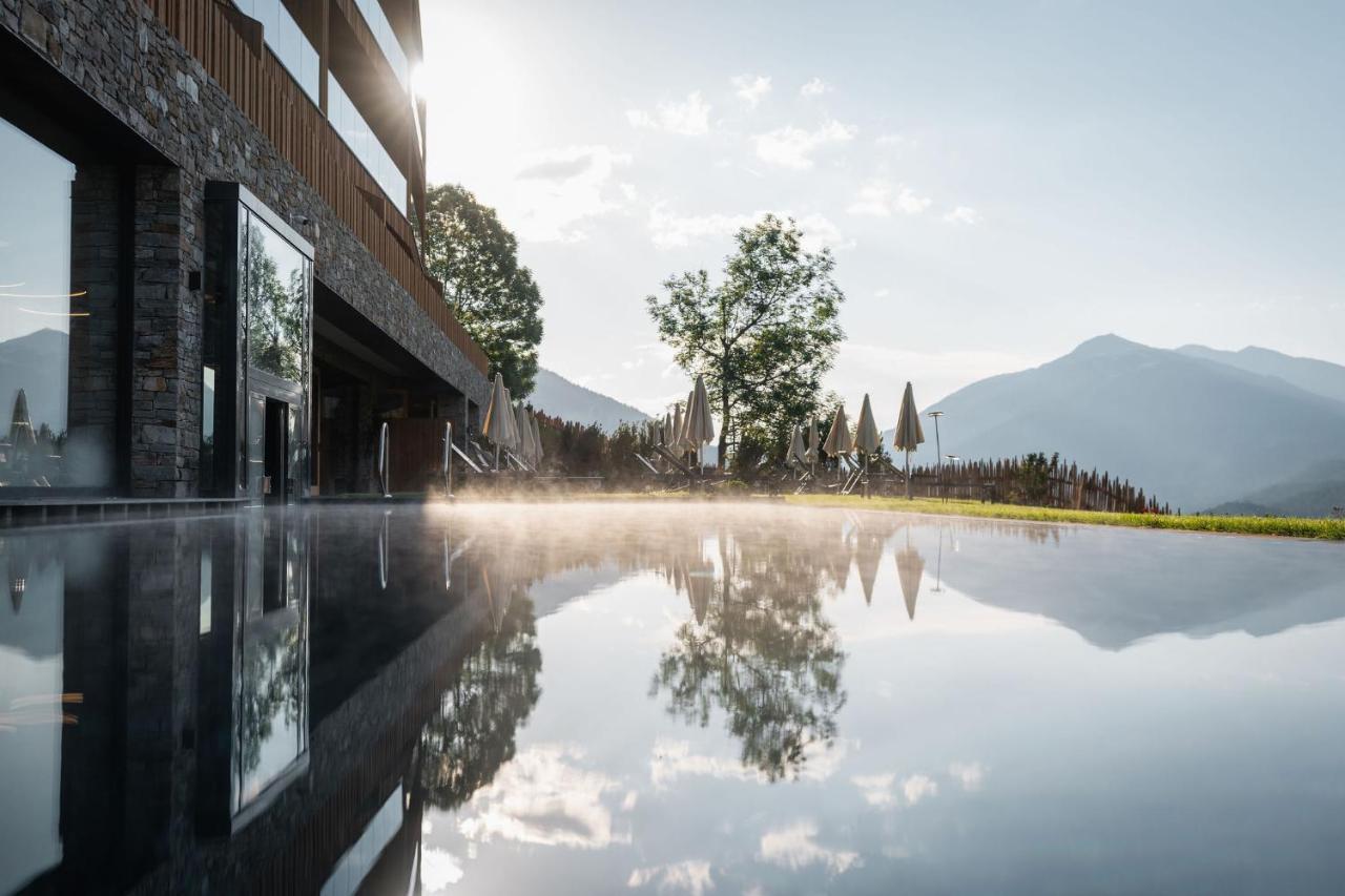 Hotel Schopfenhof San Candido Bagian luar foto