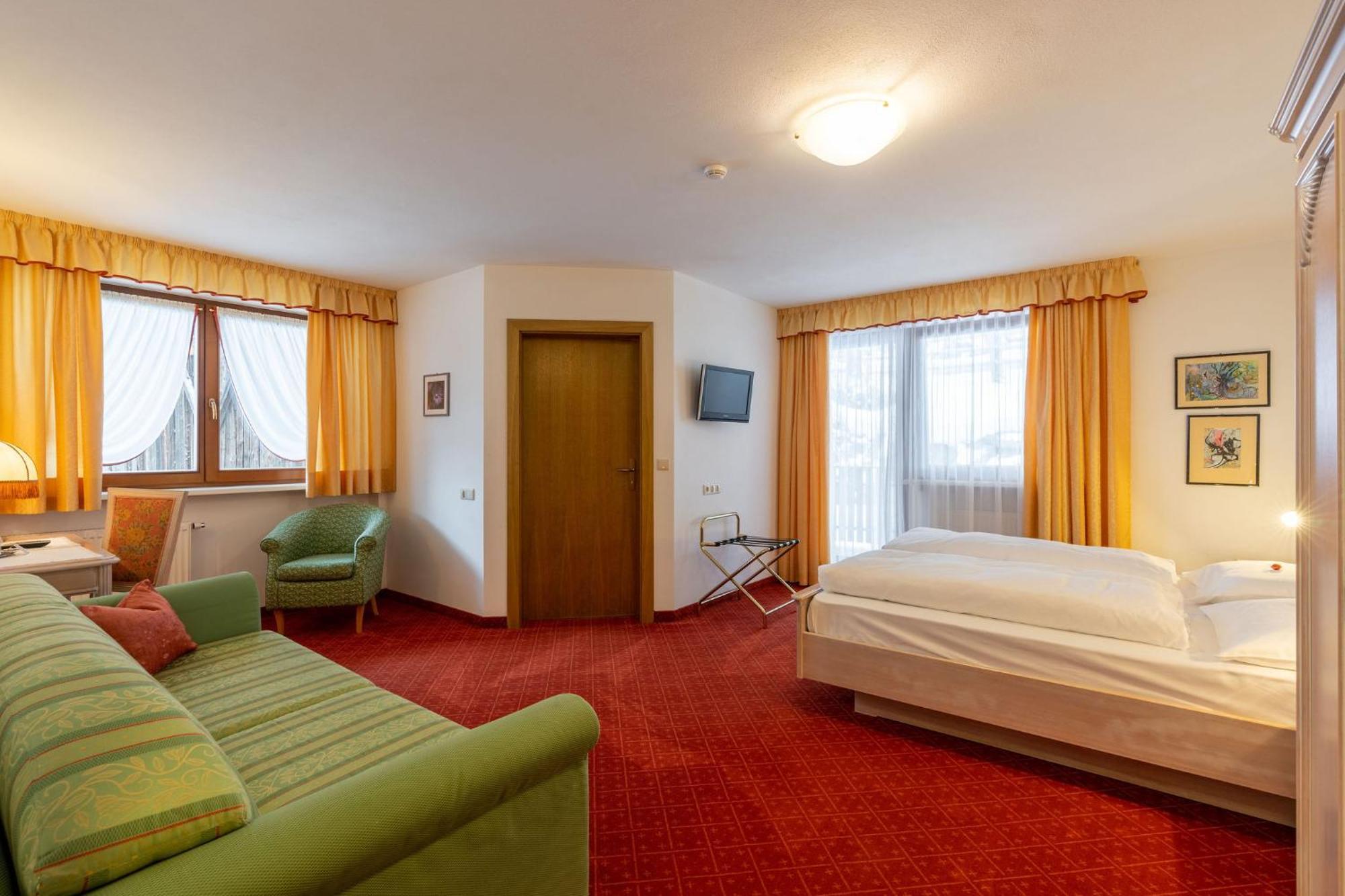 Hotel Schopfenhof San Candido Bagian luar foto