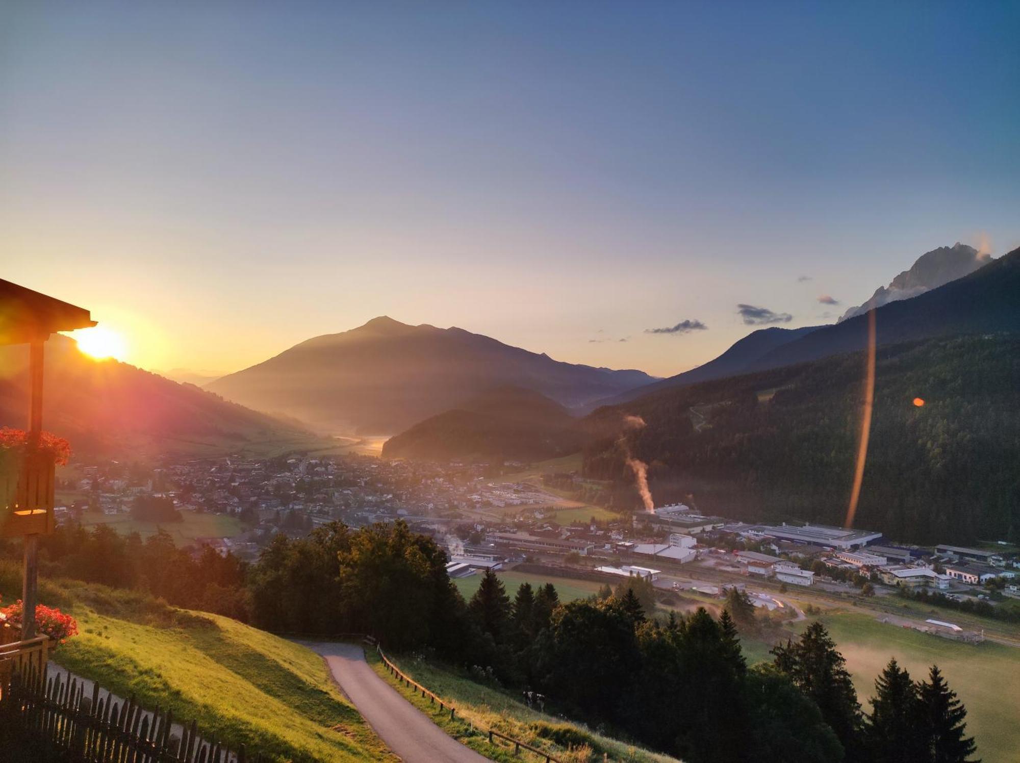 Hotel Schopfenhof San Candido Bagian luar foto