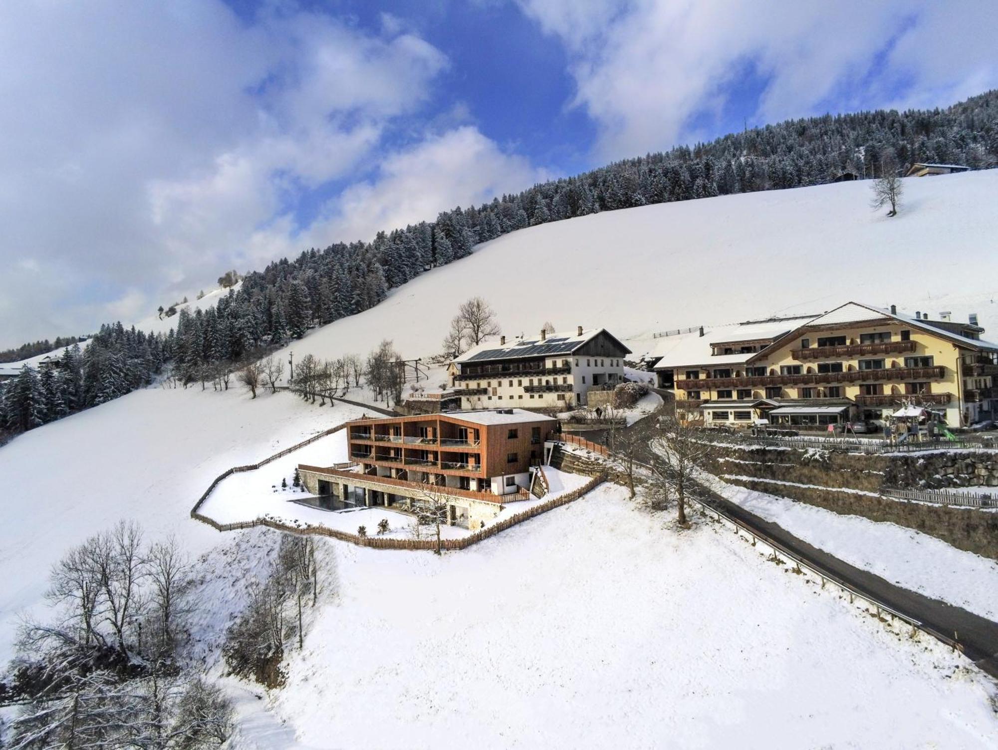 Hotel Schopfenhof San Candido Bagian luar foto