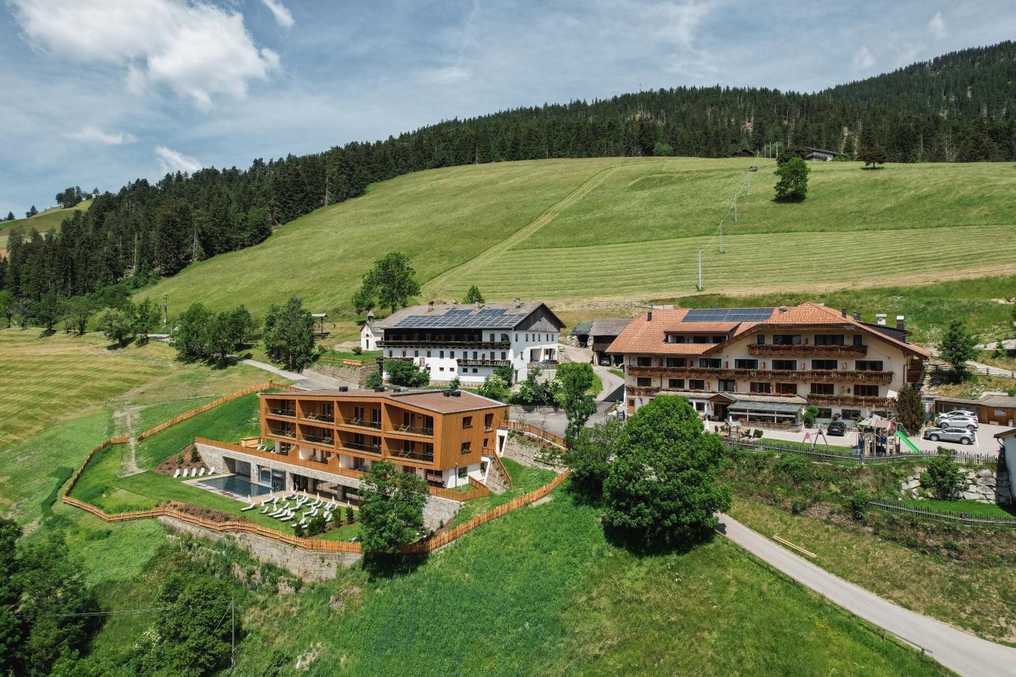 Hotel Schopfenhof San Candido Bagian luar foto