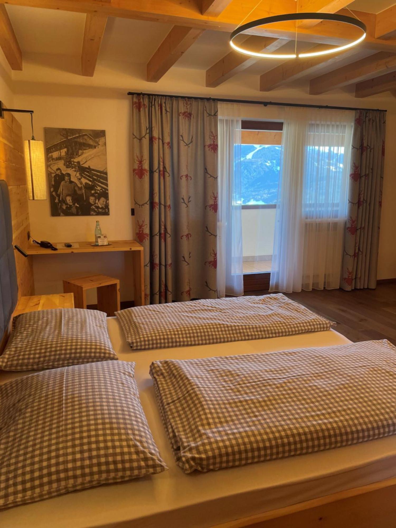 Hotel Schopfenhof San Candido Bagian luar foto