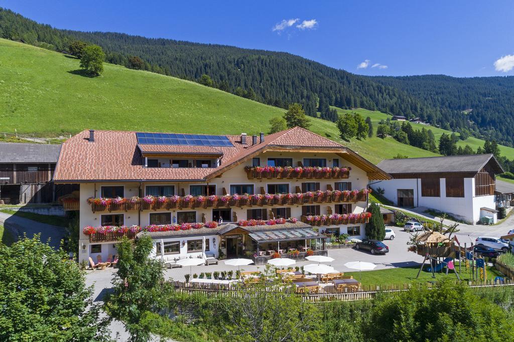 Hotel Schopfenhof San Candido Bagian luar foto