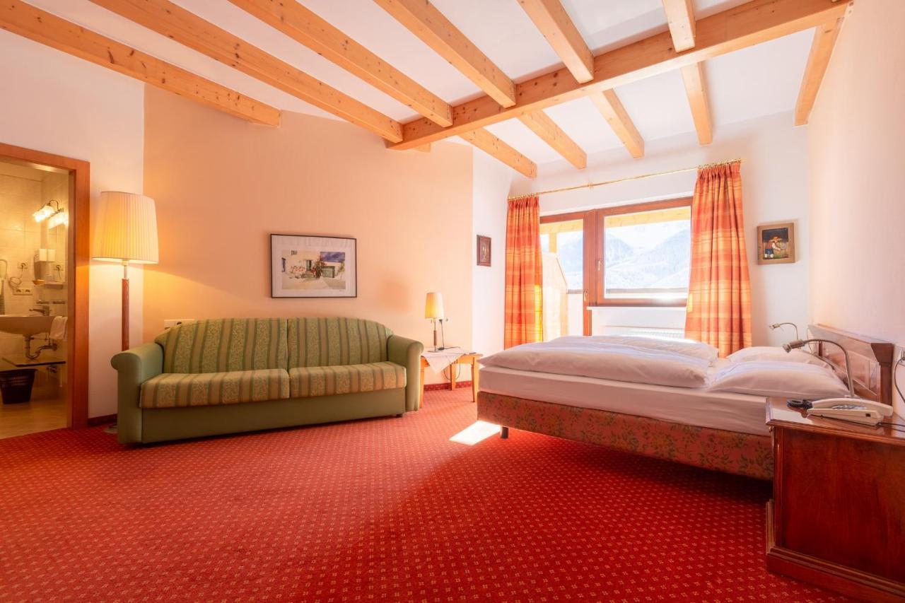 Hotel Schopfenhof San Candido Bagian luar foto
